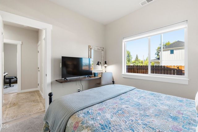 1681 Thomas Road, Medford, OR 97501