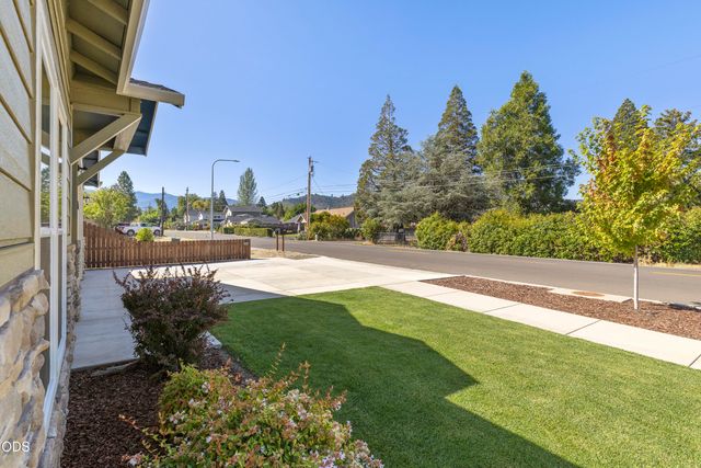1681 Thomas Road, Medford, OR 97501
