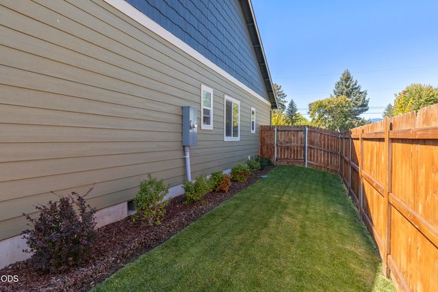 1681 Thomas Road, Medford, OR 97501