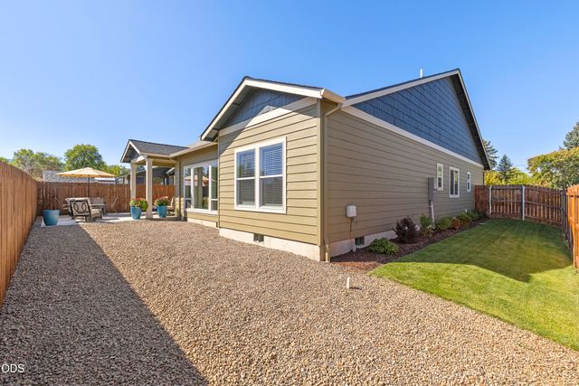 1681 Thomas Road, Medford, OR 97501
