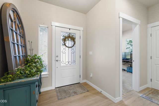 1681 Thomas Road, Medford, OR 97501