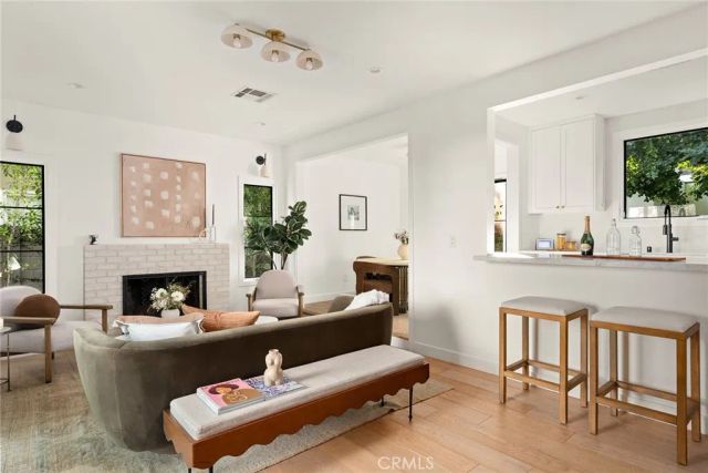 4935 Agnes Avenue, Valley Village, CA 91607