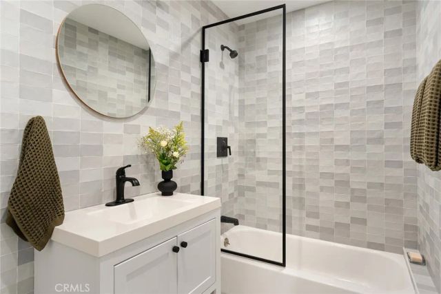 4935 Agnes Avenue, Valley Village, CA 91607