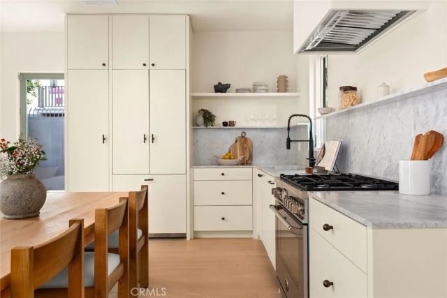 4935 Agnes Avenue, Valley Village, CA 91607