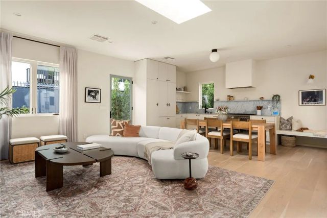 4935 Agnes Avenue, Valley Village, CA 91607