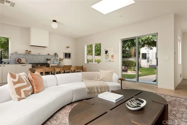 4935 Agnes Avenue, Valley Village, CA 91607