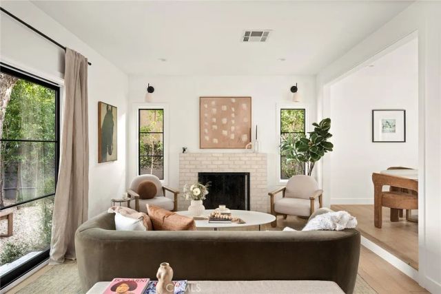 4935 Agnes Avenue, Valley Village, CA 91607