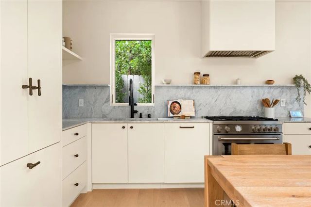 4935 Agnes Avenue, Valley Village, CA 91607