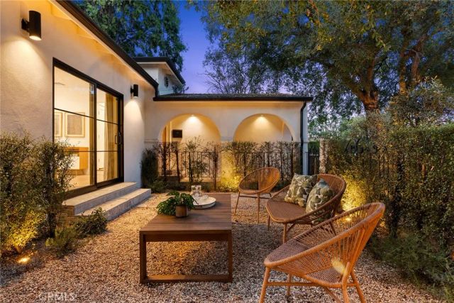 4935 Agnes Avenue, Valley Village, CA 91607