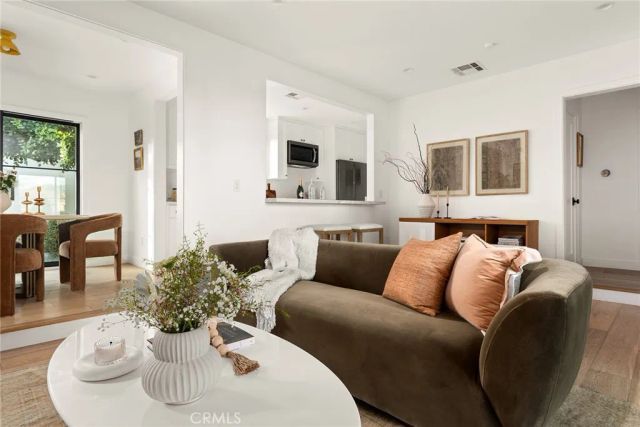 4935 Agnes Avenue, Valley Village, CA 91607