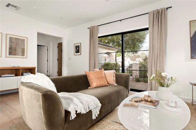 4935 Agnes Avenue, Valley Village, CA 91607