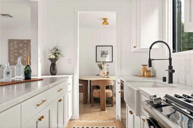 4935 Agnes Avenue, Valley Village, CA 91607