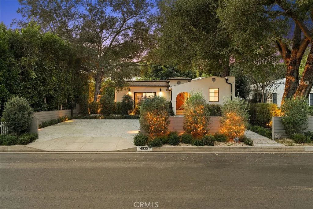 4935 Agnes Avenue, Valley Village, CA 91607