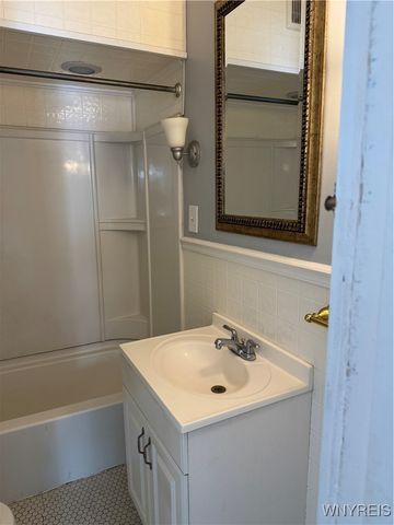 5 Humphrey Road Upper, Buffalo, NY 14207