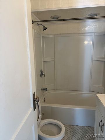 5 Humphrey Road Upper, Buffalo, NY 14207