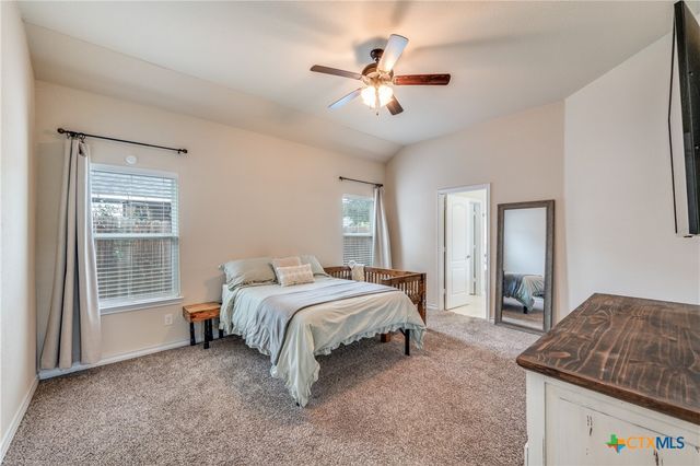 153 Lark Hill Road, Floresville, TX 78114