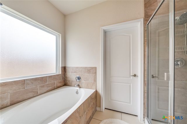 153 Lark Hill Road, Floresville, TX 78114