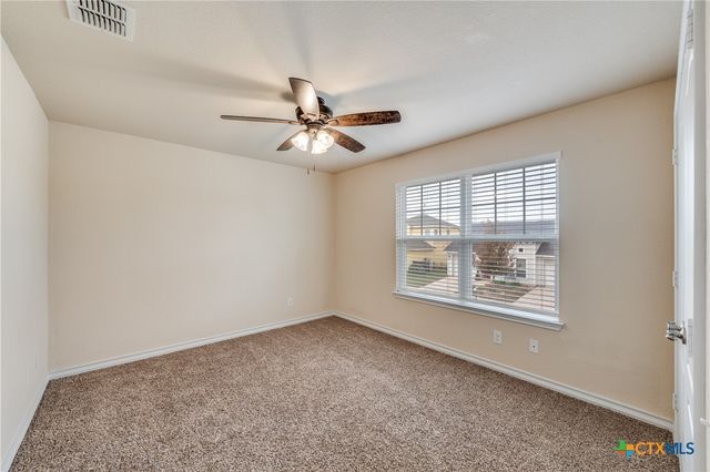 153 Lark Hill Road, Floresville, TX 78114