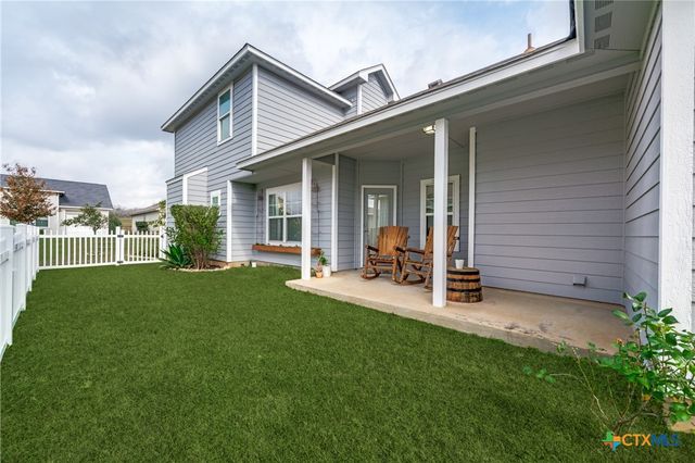 153 Lark Hill Road, Floresville, TX 78114