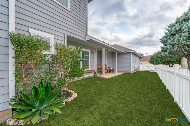 153 Lark Hill Road, Floresville, TX 78114