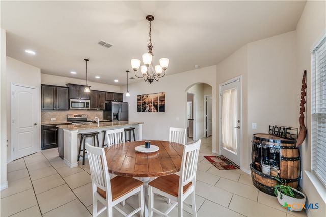 153 Lark Hill Road, Floresville, TX 78114