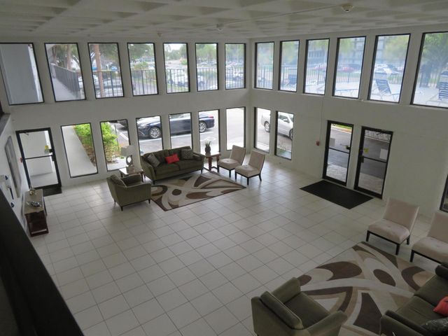 9233 SW 8th Street 117, Boca Raton, FL 33428