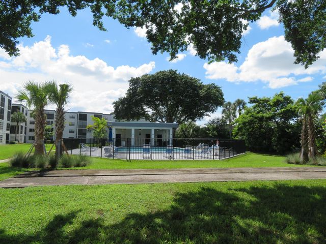 9233 SW 8th Street 117, Boca Raton, FL 33428