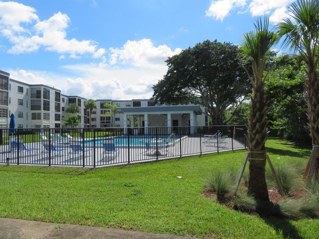 9233 SW 8th Street 117, Boca Raton, FL 33428