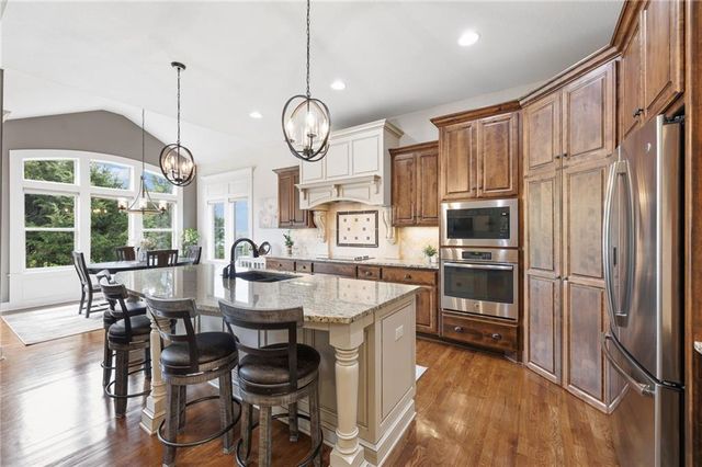 24847 W 98th Street, Lenexa, KS 66227