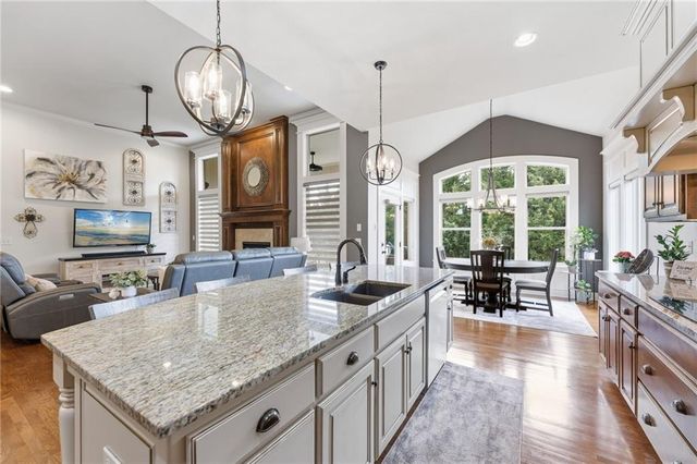 24847 W 98th Street, Lenexa, KS 66227