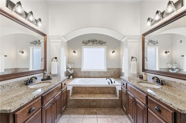 24847 W 98th Street, Lenexa, KS 66227