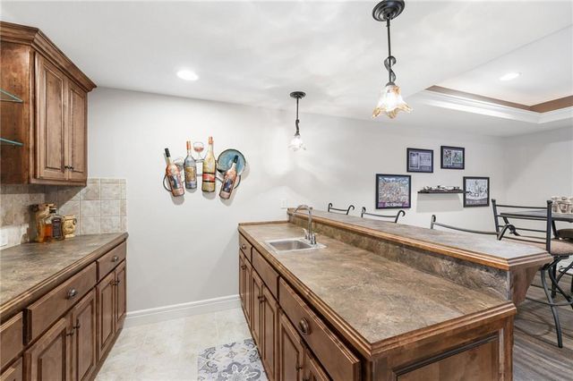 24847 W 98th Street, Lenexa, KS 66227