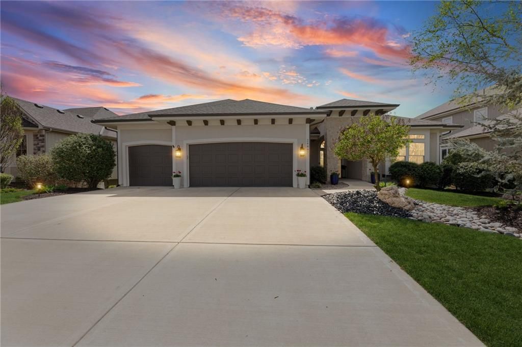 24847 W 98th Street, Lenexa, KS 66227