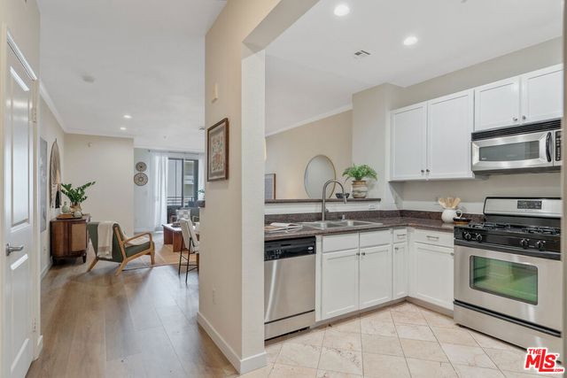 6400 Crescent Parkway 206, Playa Vista, CA 90094