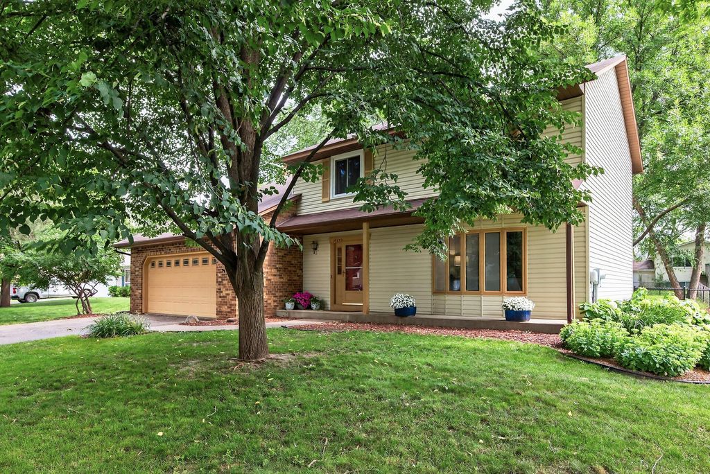 10279 Winter Place, Eden Prairie, MN 55347