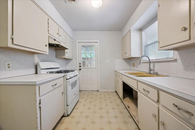 402 Bramble DR, Austin, TX 78745