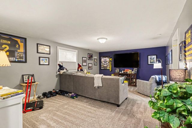 1714 Grovenberg Court, Vicksburg, MI 49097