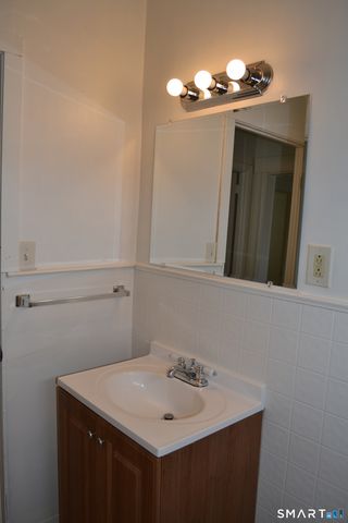 835 Bank Street, New London, CT 06320