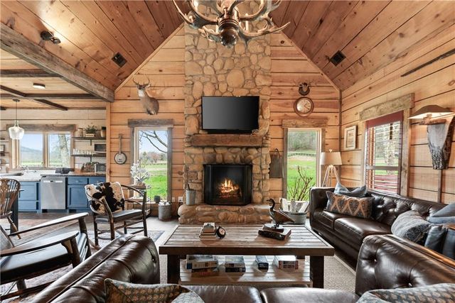 605 Lynch Mountain Rd, Sautee Nacoochee, GA 30571