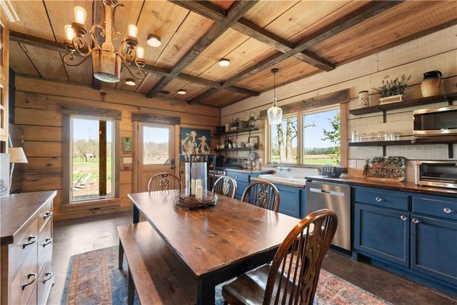 605 Lynch Mountain Rd, Sautee Nacoochee, GA 30571
