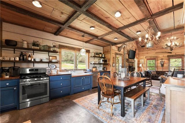 605 Lynch Mountain Rd, Sautee Nacoochee, GA 30571