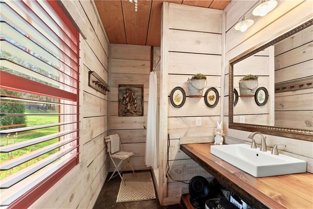 605 Lynch Mountain Rd, Sautee Nacoochee, GA 30571