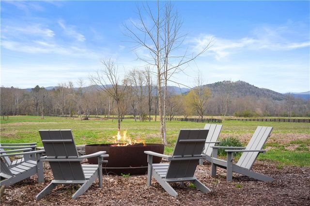 605 Lynch Mountain Rd, Sautee Nacoochee, GA 30571