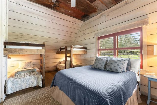 605 Lynch Mountain Rd, Sautee Nacoochee, GA 30571