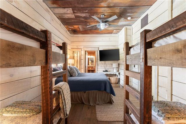 605 Lynch Mountain Rd, Sautee Nacoochee, GA 30571
