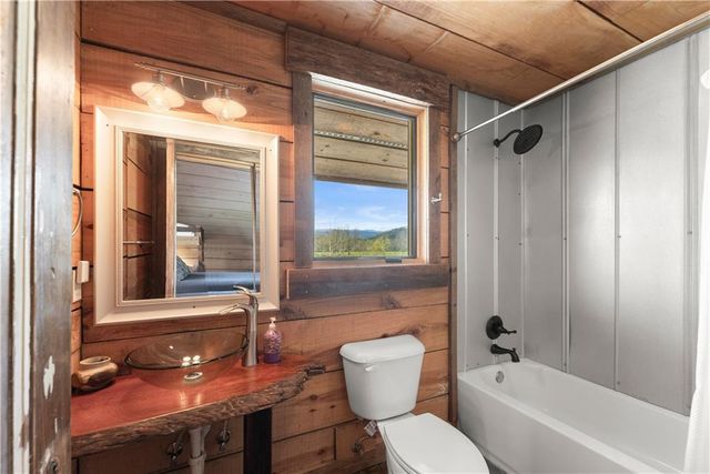 605 Lynch Mountain Rd, Sautee Nacoochee, GA 30571