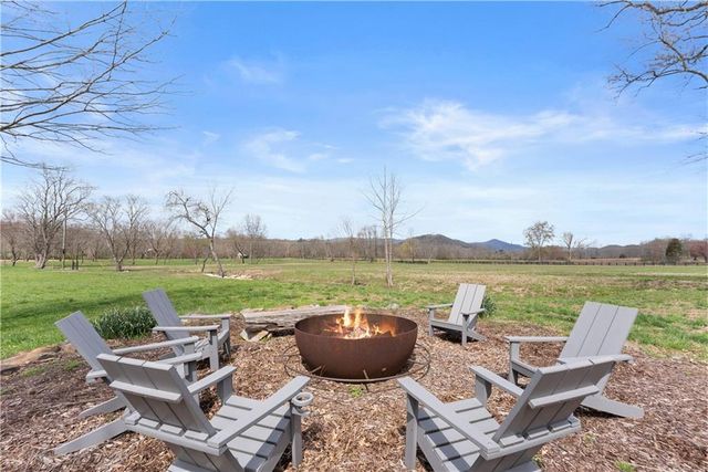 605 Lynch Mountain Rd, Sautee Nacoochee, GA 30571