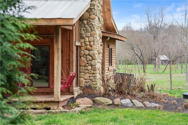 605 Lynch Mountain Rd, Sautee Nacoochee, GA 30571