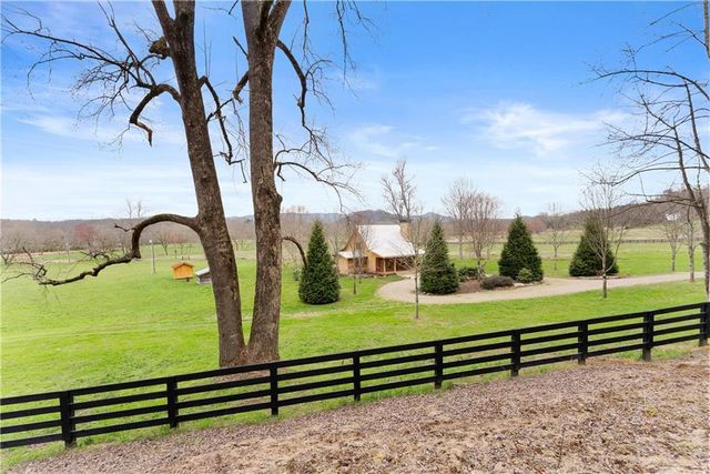605 Lynch Mountain Rd, Sautee Nacoochee, GA 30571