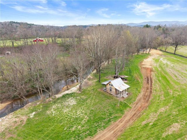 605 Lynch Mountain Rd, Sautee Nacoochee, GA 30571